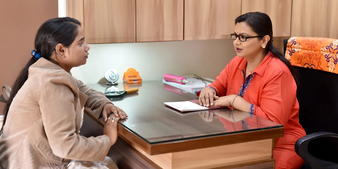 Dr. Smita Jain consulting a patient